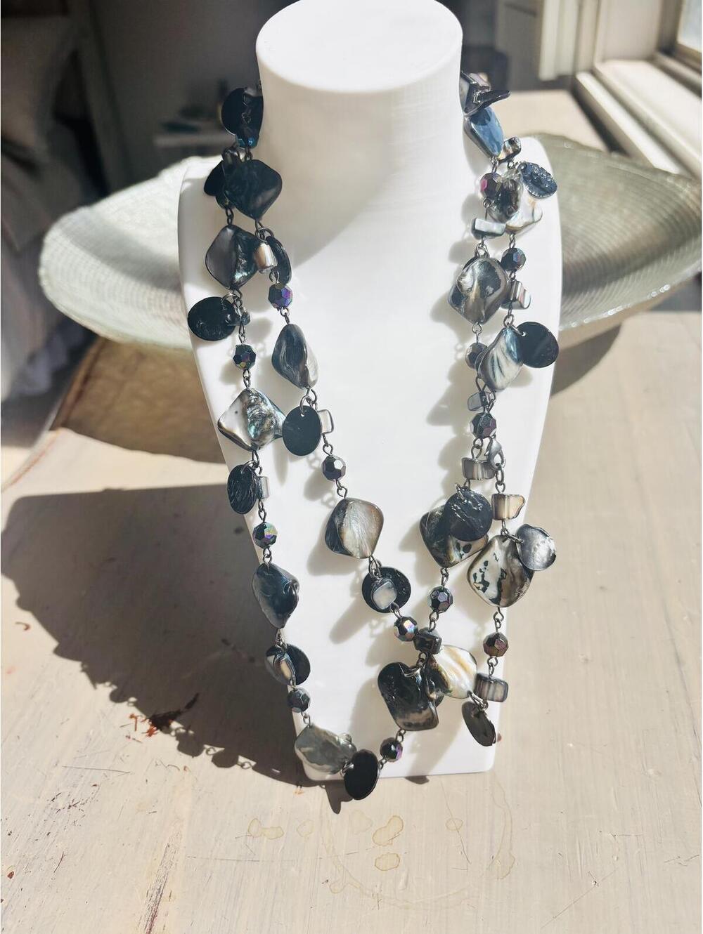 Mother of Pearl Vintage necklace blue purple silver